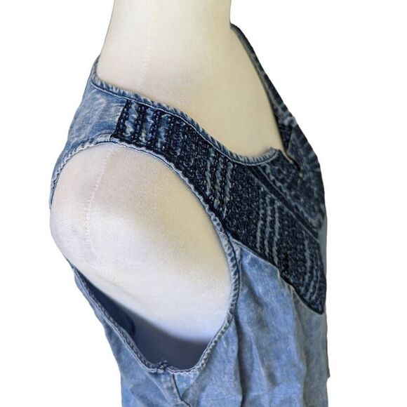 SKIES ARE BLUE Tank Top Blue Chambray Navy Embroidered Neckline Size M Women - Picture 5 of 9